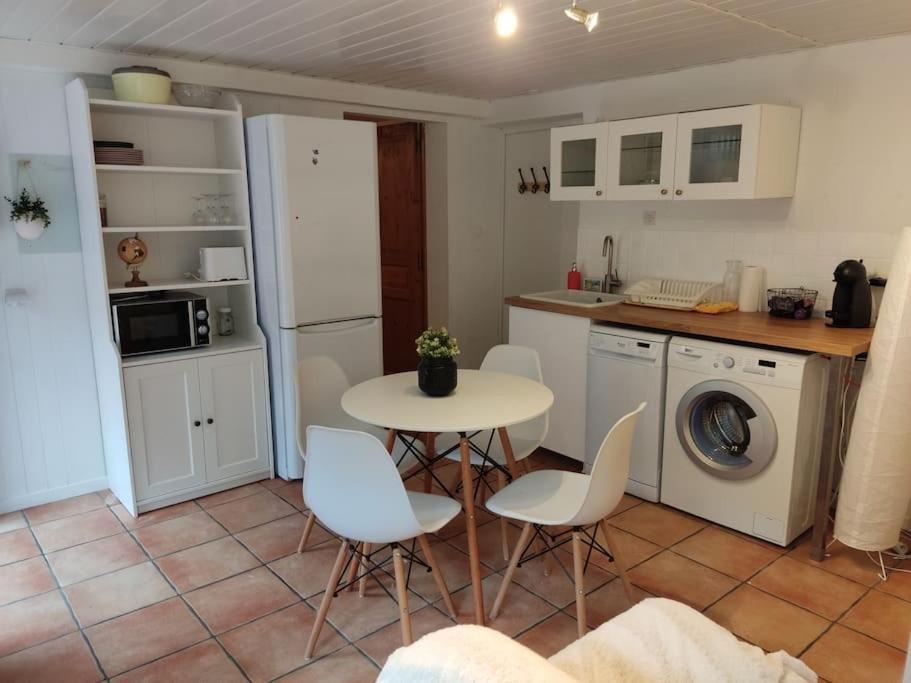 Appartement En Rez De Jardin Et Terrasse Ds Villa Hyères Esterno foto