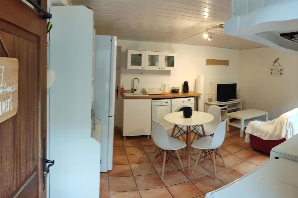 Appartement En Rez De Jardin Et Terrasse Ds Villa Hyères Esterno foto