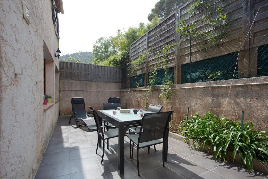 Appartement En Rez De Jardin Et Terrasse Ds Villa Hyères Esterno foto