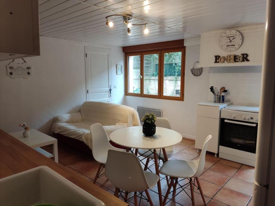 Appartement En Rez De Jardin Et Terrasse Ds Villa Hyères Esterno foto